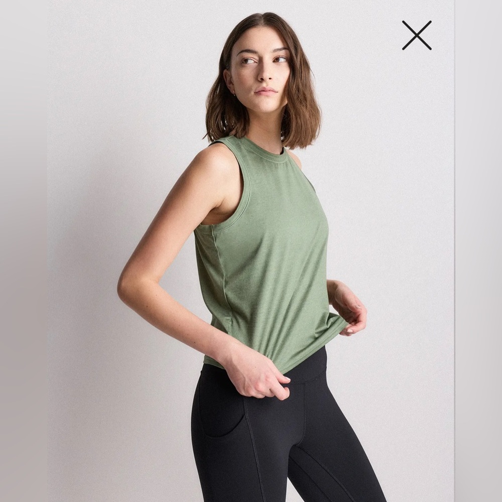Quince workout tank